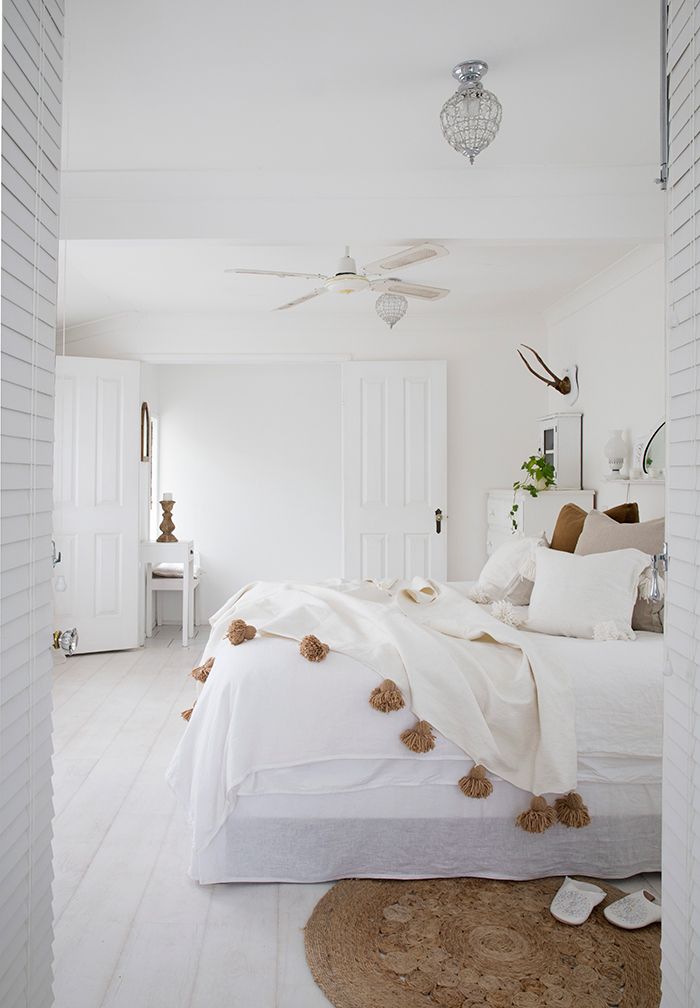 White Bedroom Decoration