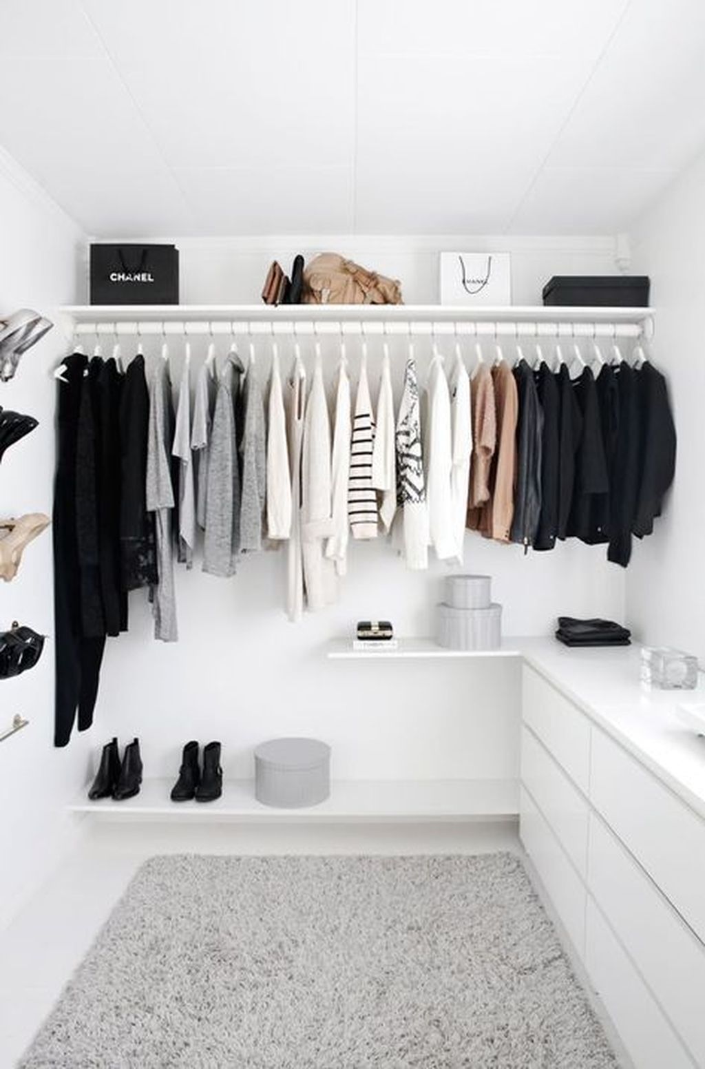 How to Organize a Dressing Room