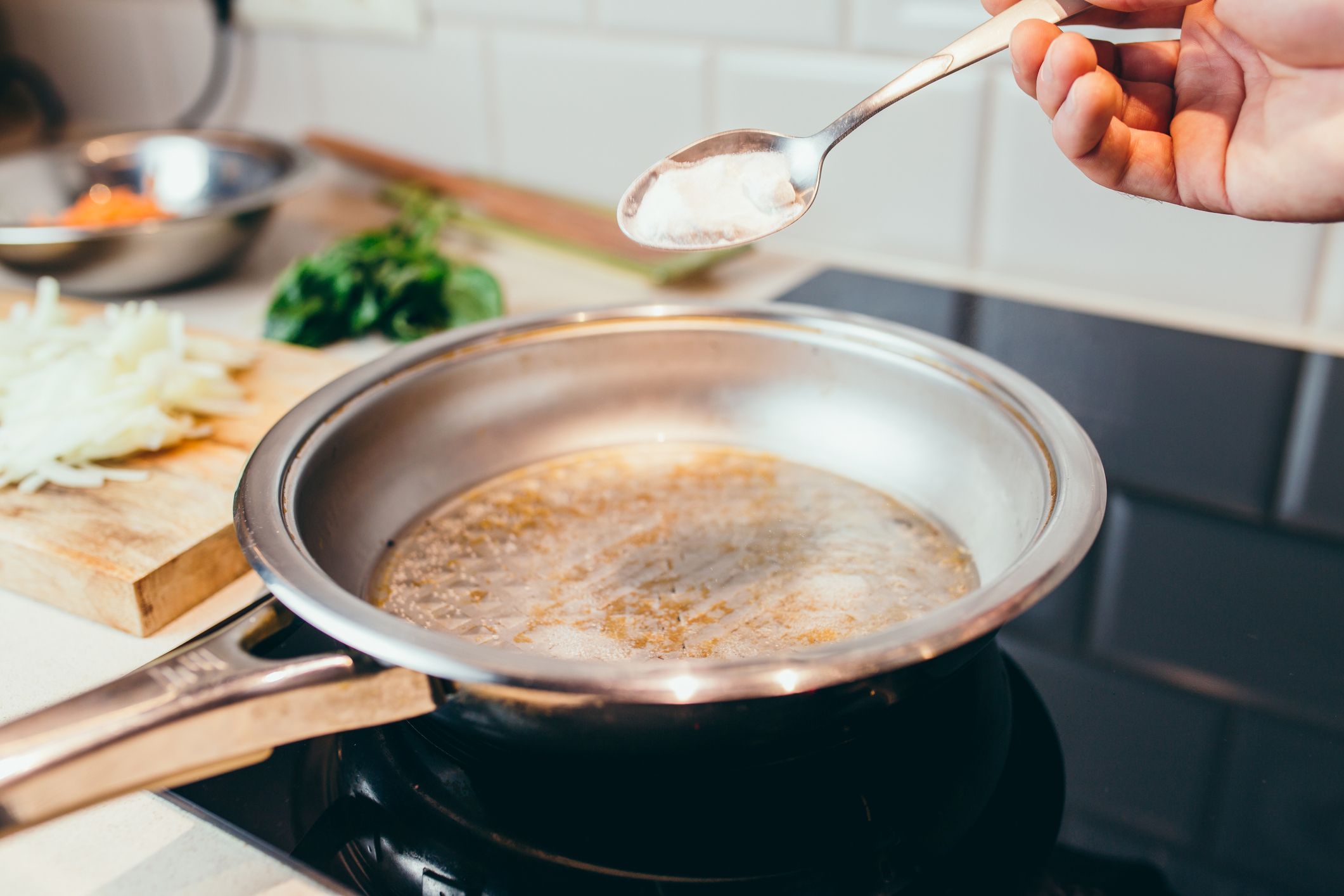 How to Clean Frying Pan