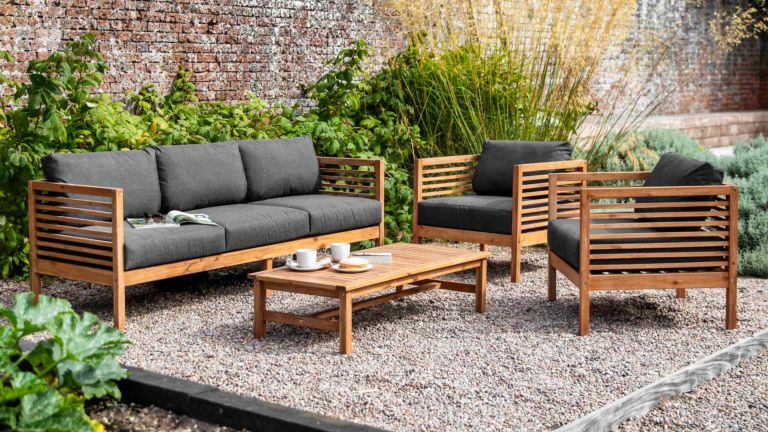How to Renovate Garden Furniture