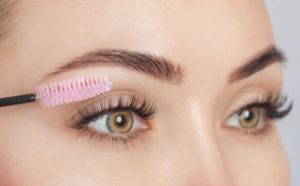 How to Use Vaseline on Eyelashes to Grow them Beautiful and Strong
