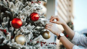 6 Simple & Easy Christmas Decorating Ideas for Your Home
