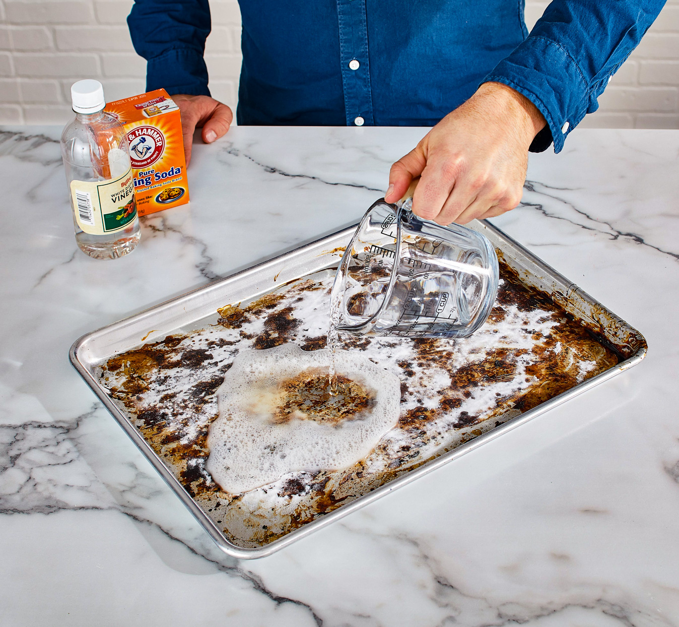 How to Clean Baking Trays