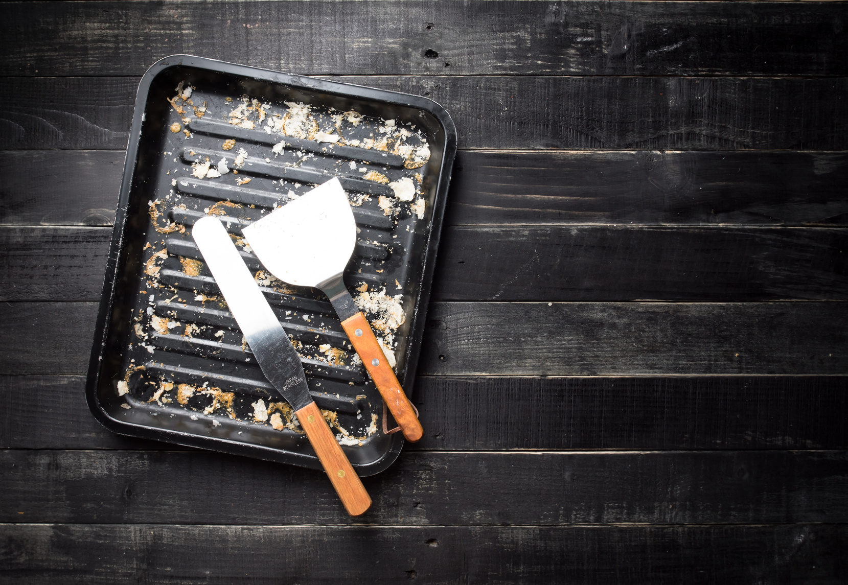 How to Clean Baking Trays