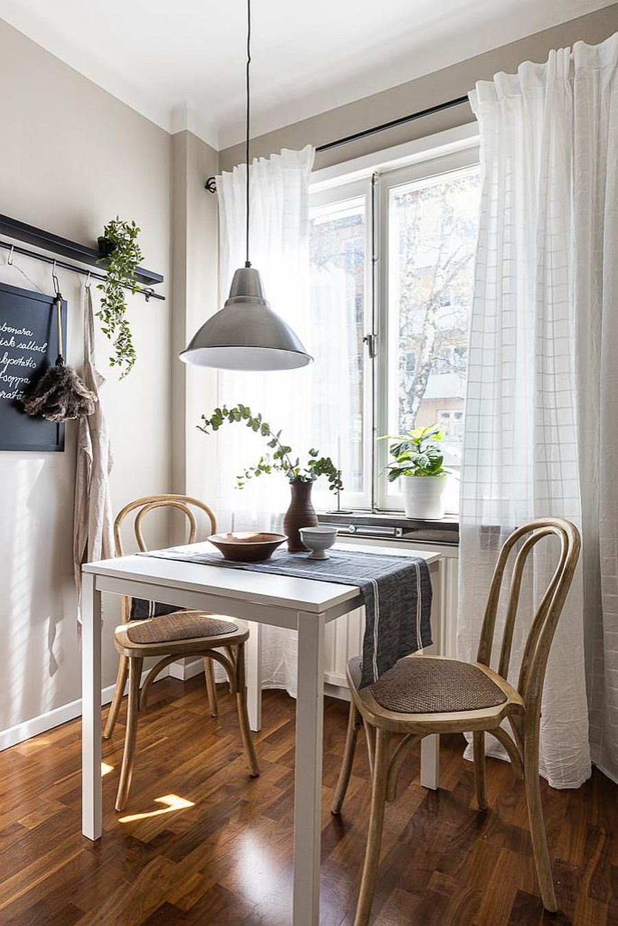 How to Design a Small Dining Room