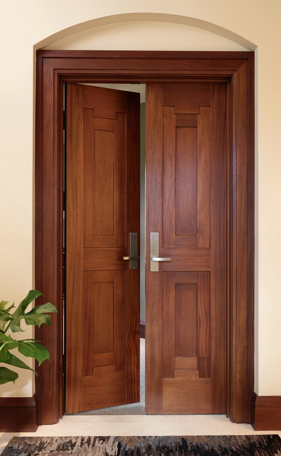 How to Clean Wooden Doors