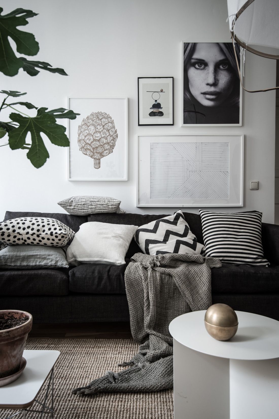 How to Mix and Match Pillows on a Sofa