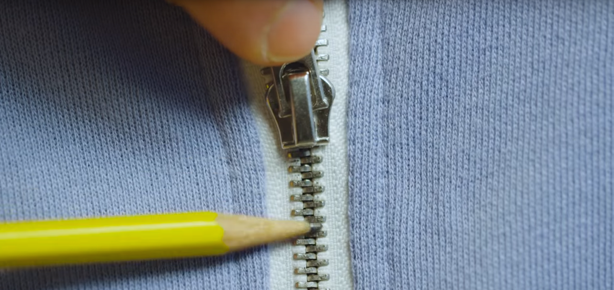 How to Repair Zipper 
 With Graphite Pencil