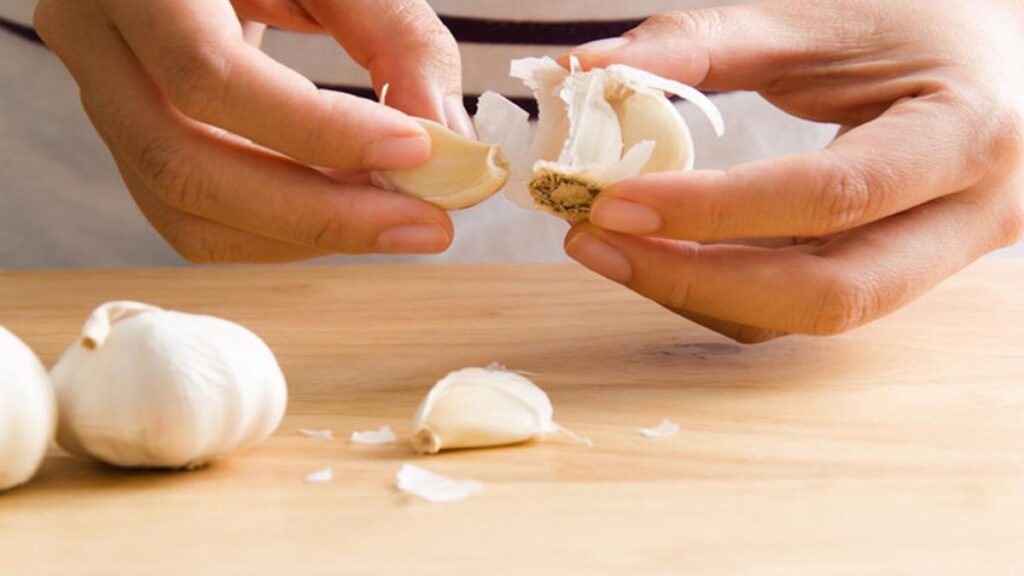 How to Remove Garlic Smell