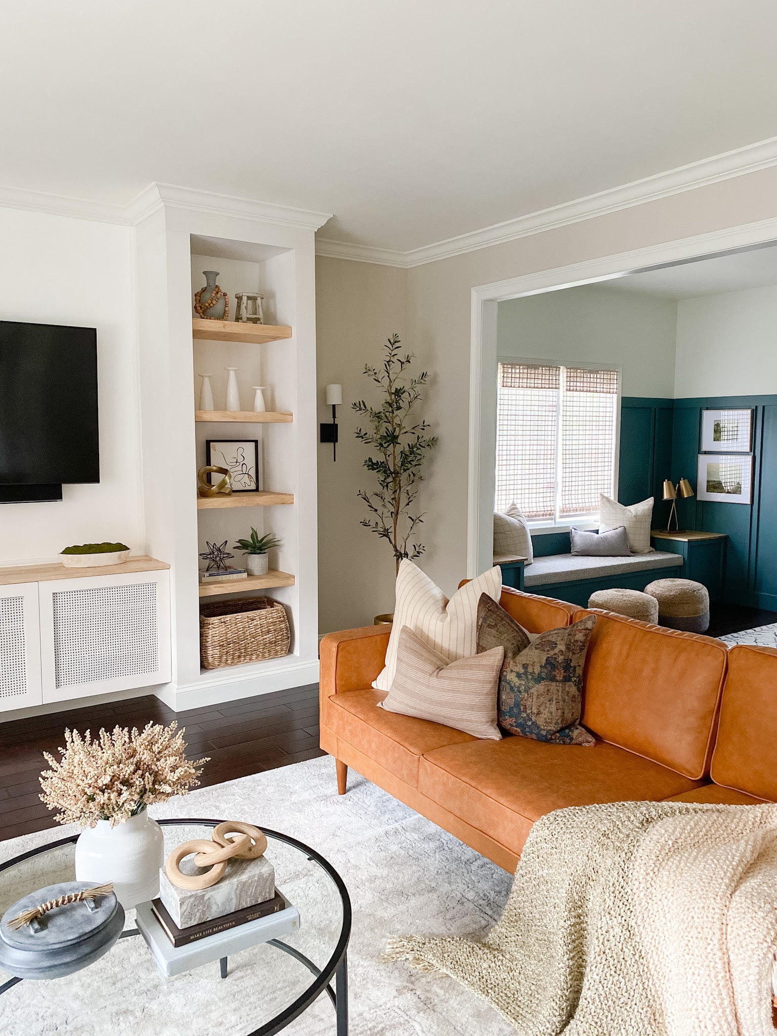 How to Organize a Living Room