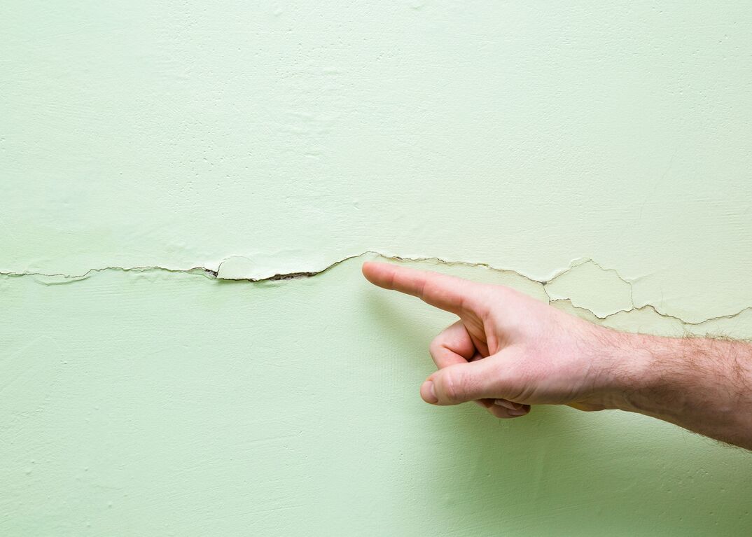 How to Repair Small Cracks in The Walls