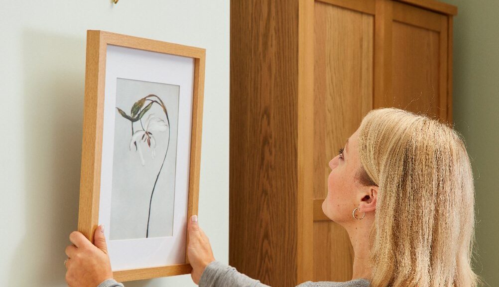 How to Hang a Frame on The Wall
